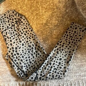 BALANCE Athletica Leggings Kingdom Collection Snow Leopard Size XS